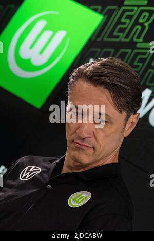 20 juin 2022, Basse-Saxe, Wolfsburg: Football: Bundesliga, VfL Wolfsburg conférence de presse pour présenter un nouvel entraîneur. Niko Kovac, entraîneur de Wolfsburg, participe à la conférence de presse. Photo: Swen Pförtner/dpa Banque D'Images