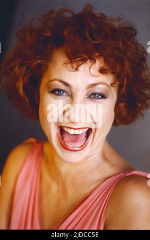 SONA MacDonald, österreichische Sängerin, musical-Darstellerin, Tänzerin und Sauspielerin, Portrait, Allemagne, 1991. SONA MacDonald, chanteuse, interprète musical, actrice et danseuse d'Autriche, portrait, Allemagne, 1991. Banque D'Images