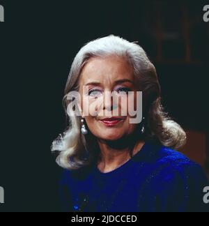 Gwyneth Jones, britische Opernsängerin, Sopranistin, Portraitaufnahme Deutschland, 1990. Gwyneth Jones, chanteuse d'opéra britannique, soprano dramatique, portrait tourné, Allemagne, 1990. Banque D'Images