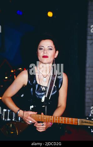 INA Dest, deutsche Pop, Rock, Sängerin und Liedermacerin, Portrait, Allemagne 1993. INA dissuadant, Pop allemande, chanteur et compositeur de rock, portrait, Allemagne 1993. Banque D'Images