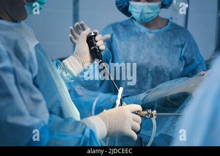 Traitement gynécologique du patient en salle de chirurgie Banque D'Images