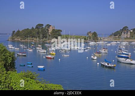 France, Ille-et-Vilaine, Saint-Briac-sur-Mer surplombant le port de Hue Banque D'Images
