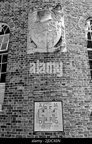 Durham Cathedral University St Chads College blason sculpture non Vestra SED vos Banque D'Images