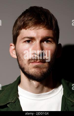 Berlin, Allemagne. 20th juin 2022. Dylan Watson-Brawn, chef canadien, a été nommé chef de l'année par le guide du restaurant « Gault&Millau ». Watson-Brawn gère le restaurant « Ernst » à Berlin-Wedding. Credit: Carsten Koall/dpa/Alay Live News Banque D'Images