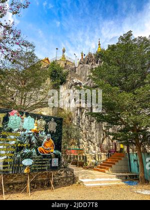 Champathong Cave Meditation Centre ou Thum Jum Pa Thong Priest Camp site, lieu rituel religieux dans le sous-district de Huai Phai dans la province de Ratchaburi Banque D'Images