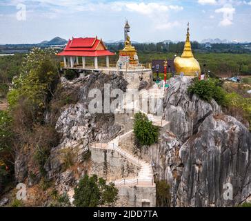 Champathong Cave Meditation Centre ou Thum Jum Pa Thong Priest Camp site, lieu rituel religieux dans le sous-district de Huai Phai dans la province de Ratchaburi Banque D'Images