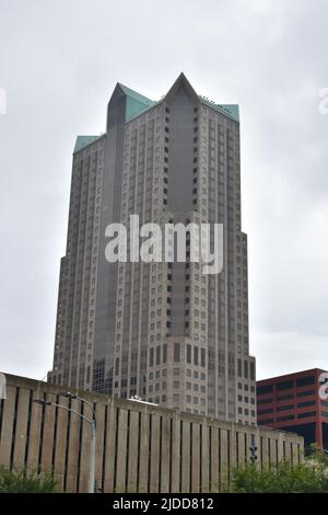 Centre-ville Louis avec la célèbre Gateway Arch le long du fleuve Mississippi Banque D'Images
