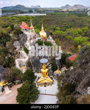 Champathong Cave Meditation Centre ou Thum Jum Pa Thong Priest Camp site, lieu rituel religieux dans le sous-district de Huai Phai dans la province de Ratchaburi Banque D'Images