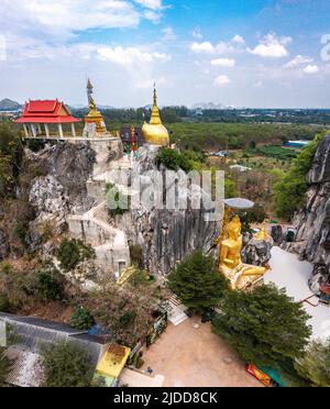 Champathong Cave Meditation Centre ou Thum Jum Pa Thong Priest Camp site, lieu rituel religieux dans le sous-district de Huai Phai dans la province de Ratchaburi Banque D'Images