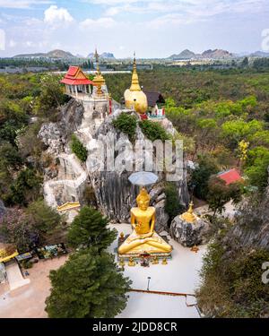 Champathong Cave Meditation Centre ou Thum Jum Pa Thong Priest Camp site, lieu rituel religieux dans le sous-district de Huai Phai dans la province de Ratchaburi Banque D'Images