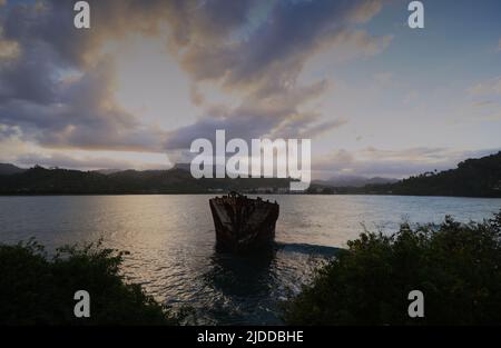 Baie de Baracoa au coucher du soleil, Cuba Banque D'Images
