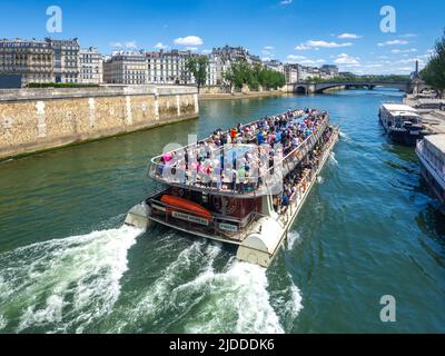 Visites sur le bateau mouche 'Jeanne Moreau' sur la Seine, Paris, France. Banque D'Images