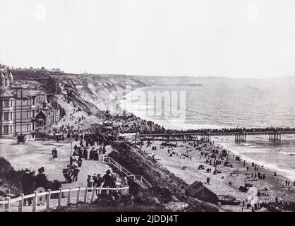 Bournemouth, Dorset, Angleterre, vu ici de la falaise ouest au 19th siècle. De la côte, un album de photos de photos du chef des lieux d'intérêt de la mer en Grande-Bretagne et en Irlande publié Londres, 1895, par George Newnes Limited. Banque D'Images