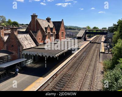 Axminster, Devon, Royaume-Uni. 20th juin 2022. Grève ferroviaire de RMT: Vue générale de la gare d'Axminster à Devon sur la ligne London Waterloo to Exeter desservie par South Western Railways qui n'auront pas de train le mardi 21st, le jeudi 23rd et le samedi 25th juin 2022 en raison de la grève ferroviaire de la RMT Union. Crédit photo : Graham Hunt/Alamy Live News Banque D'Images