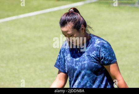 Eastbourne, Sussex, Royaume-Uni. 20th juin 2022. Tournoi de tennis Rothesay International Eastbourne, Eastbourne, Sussex, Royaume-Uni. 20th juin 2022. Les concurrents s'exercent dans un club de tennis situé à proximité. Credit: Newspics UK South/Alamy Live News Banque D'Images