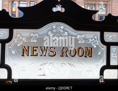 Pub de la taverne Lion de Liverpool à Moorfields, salle de presse en verre gravé, centre-ville, Merseyside, Angleterre, Royaume-Uni, L2 2BP Banque D'Images