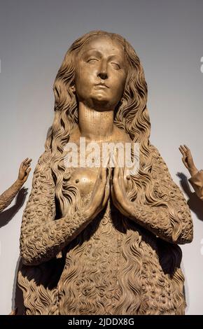 Détail, sculpture en bois sculpté, Ascension de St Mary Magdalene, par Tilman Riemenschneider, 1492, Bayerisches Nationalmuseum, Munich, Allemagne Banque D'Images