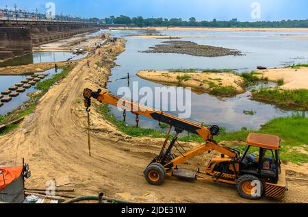 Durgapur, Bengale-Occidental, Inde. 18 juin, 2022. Site de reconstruction d'un barrage. La mise au point sélective est utilisée. Banque D'Images