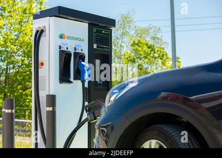 Reocin, Espagne - 29 mai 2022: Station de charge Iberdrola pour véhicules électriques Banque D'Images