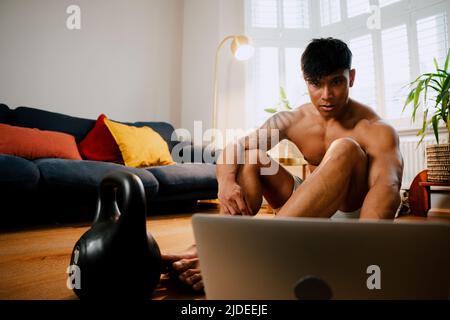Programme de fitness pour les jeunes hommes asiatiques Banque D'Images