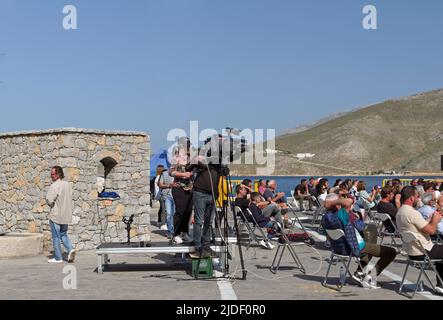 Opérateurs de médias et de caméras à Tilos, Nouvelle initiative zéro déchet, 2022 Banque D'Images