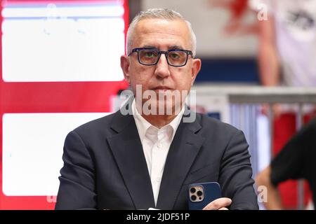 Milan, Italie. 18th juin 2022. Italie, Milan, juin 18 2022: Christos Stavropoulos (directeur général Armani) pendant le match de basket-ball A|X Armani Exchange Milan vs Virtus Bologna, finale game6 LBA 2021-2022 au Forum de Mediolanum (Credit image: © Fabrizio Andrea Bertani/Pacific Press via ZUMA Press Wire) Banque D'Images