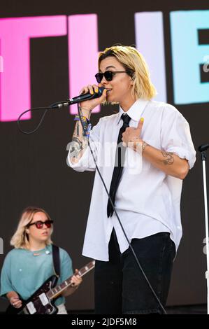 Manchester, États-Unis. 19th juin 2022. Katie Henderson et Cristal Ramirez, des Aces, se sont produits au cours du 4 e jour du festival de musique et d'arts Bonnaroo 2022 sur 19 juin 2022 à Manchester, Tennessee. Photo: Darren Eagles/imageSPACE /Sipa USA crédit: SIPA USA/Alay Live News Banque D'Images