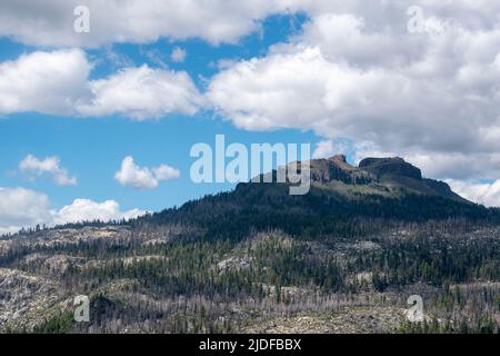 Les Dardanelles peuvent être vues depuis Donnell Vista, un arrêt de repos dans le comté de Tuolumne, CA le long de la State route 108 près de Sonora Pass. Banque D'Images