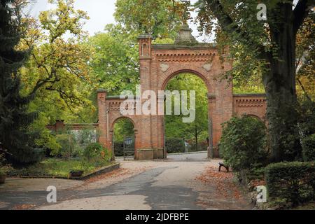 Porte dans le cimetière du Nord à Wiesbaden, Hesse, Allemagne Banque D'Images