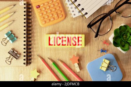 LICENCE - mot sur cubes en bois sur fond de cactus. Concept d'entreprise. Banque D'Images