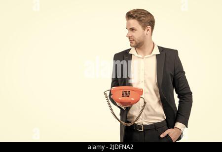 Un moyen classique de garder le contact.Téléphone de garde du gestionnaire.Homme professionnel utilise un téléphone vintage Banque D'Images