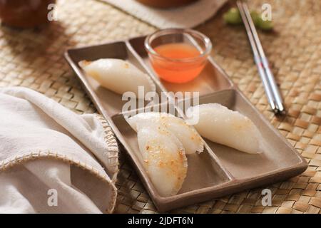 Choipan, cuisine traditionnelle de Singkawang, West Bornéo, Indonésie. Garniture à l'ail croustillant Banque D'Images
