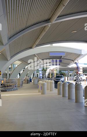 La voûte au-dessus de l'entrée du terminal des arrivées de l'aéroport international de Tucson, Arizona Banque D'Images