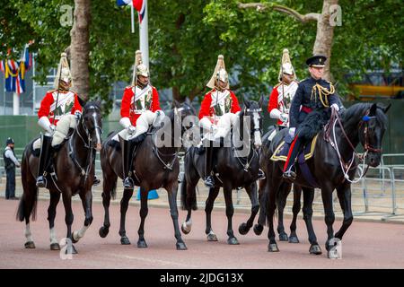 Le lieutenant-colonel J Shaw et les gardes de vie aux répétitions de Trooping The Color, The Mall, Londres, Angleterre, samedi, 21 mai, 2022. Banque D'Images