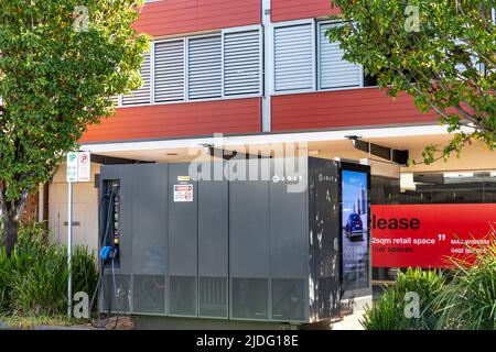 La station de charge publique de jolt EV sur Mona Vale High Street à Sydney, Nouvelle-Galles du Sud, Australie, les propriétaires de véhicules électriques reçoivent 7kwh frais gratuits Banque D'Images