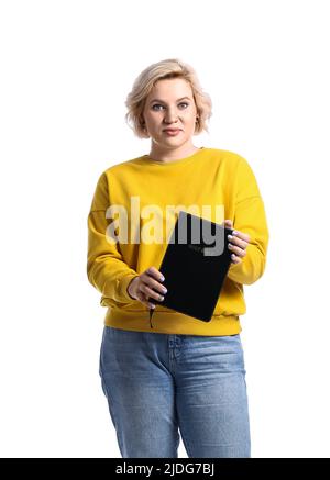 Belle femme blonde avec la Sainte Bible sur fond blanc Banque D'Images