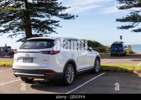 2020 modèle blanc Mazda CX9 stationné au parking de Newport Beach à Sydney, Nouvelle-Galles du Sud, Australie Banque D'Images