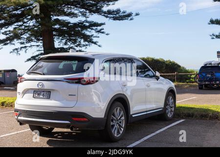 2020 modèle blanc Mazda CX9 stationné au parking de Newport Beach à Sydney, Nouvelle-Galles du Sud, Australie Banque D'Images