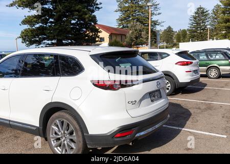 2020 modèle blanc Mazda CX9 stationné au parking de Newport Beach à Sydney, Nouvelle-Galles du Sud, Australie Banque D'Images