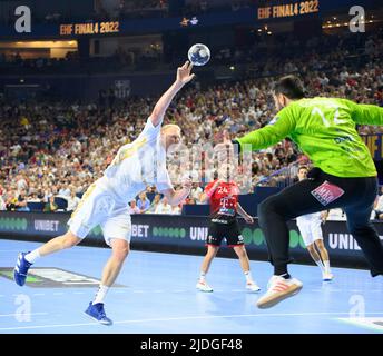 Plaid but Patrick WIENCEK (l. KI) contre l'action, duels, finale de la Ligue des champions de handball quatre, jeu pour 3rd place. THW Kiel (KI) contre Telekom Veszprem (Vesz), sur 19 juin 2022 à Koeln/Allemagne. Â Banque D'Images