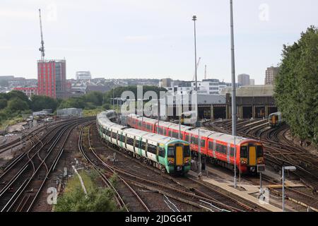 Brighton, Royaume-Uni. 21st juin 2022. Les trains qui se trouvent sur les voies ferrées près de la gare de Brighton travaillent au dépôt le matin de la première grève nationale des chemins de fer. Credit: James Boardman / Alamy Live News Banque D'Images