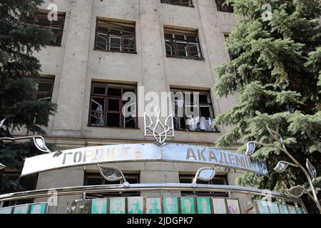 Non exclusif: KHARKIV, UKRAINE - 20 JUIN 2022 - les conséquences de la frappe de fusée russe sur l'Académie zoovétérinaire de l'État de Kharkiv sont prises en compte Banque D'Images