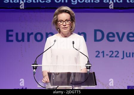 Bruxelles, Belgique, le 21 juin 2022. Reine Mathilde de Belgique photographiée pendant les Journées européennes du développement avec la Reine belge comme défenseur des objectifs des Nations Unies en matière de développement durable, à Bruxelles, le mardi 21 juin 2022. BELGA PHOTO BRUNO FAHY Banque D'Images