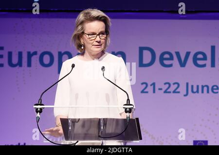 Bruxelles, Belgique, le 21 juin 2022. Reine Mathilde de Belgique photographiée pendant les Journées européennes du développement avec la Reine belge comme défenseur des objectifs des Nations Unies en matière de développement durable, à Bruxelles, le mardi 21 juin 2022. BELGA PHOTO BRUNO FAHY Banque D'Images