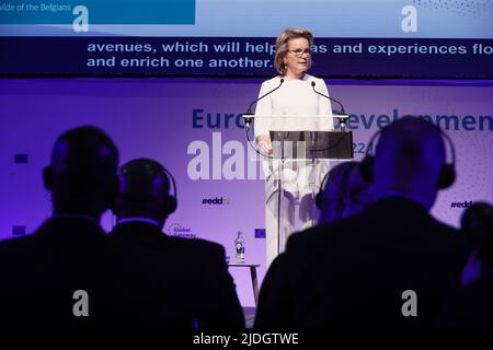 Bruxelles, Belgique, le 21 juin 2022. Reine Mathilde de Belgique photographiée pendant les Journées européennes du développement avec la Reine belge comme défenseur des objectifs des Nations Unies en matière de développement durable, à Bruxelles, le mardi 21 juin 2022. BELGA PHOTO BRUNO FAHY Banque D'Images