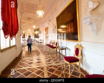 Gatchina, Russie - 15 mai 2022 : intérieur de la galerie grecque dans le Grand Palais de Gatchina. Le palais Gatchina a reçu le statut de site du patrimoine mondial de l'UNESCO à Banque D'Images