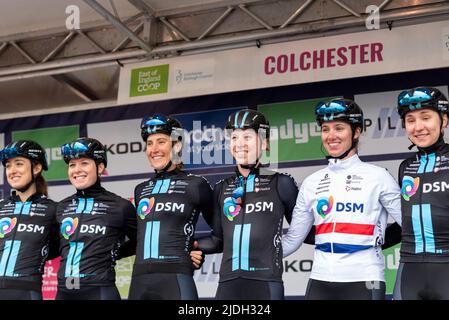 Leah Kirchmann, Charlotte Kool, Franziska Koch, Lorena Wiebes, Pfeiffer Georgi, Megan Jastab, pilotes de l'équipe DSM avant de participer à la course de l'UCI Women's tr Banque D'Images