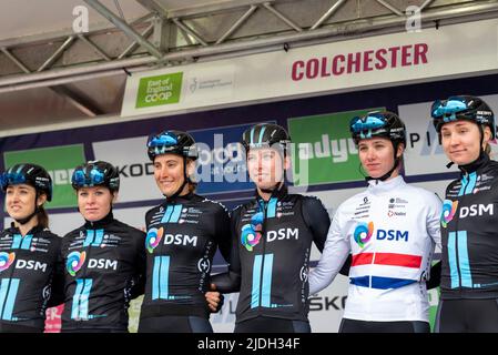 Leah Kirchmann, Charlotte Kool, Franziska Koch, Lorena Wiebes, Pfeiffer Georgi, Megan Jastab, pilotes de l'équipe DSM avant de participer à la course de l'UCI Women's tr Banque D'Images