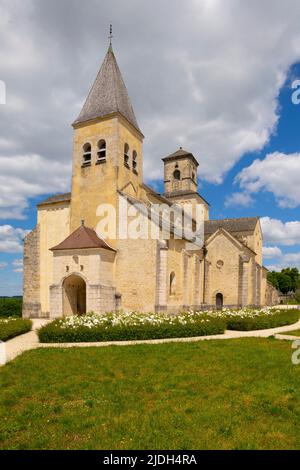 Le pont Pertuis-au-Loup au-dessus de la Seine et de l'église Saint-Vorles. L'ancienne petite ville de Châtillon-sur-Seine est située dans le Burgund Banque D'Images