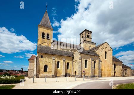 Le pont Pertuis-au-Loup au-dessus de la Seine et de l'église Saint-Vorles. L'ancienne petite ville de Châtillon-sur-Seine est située dans le Burgund Banque D'Images